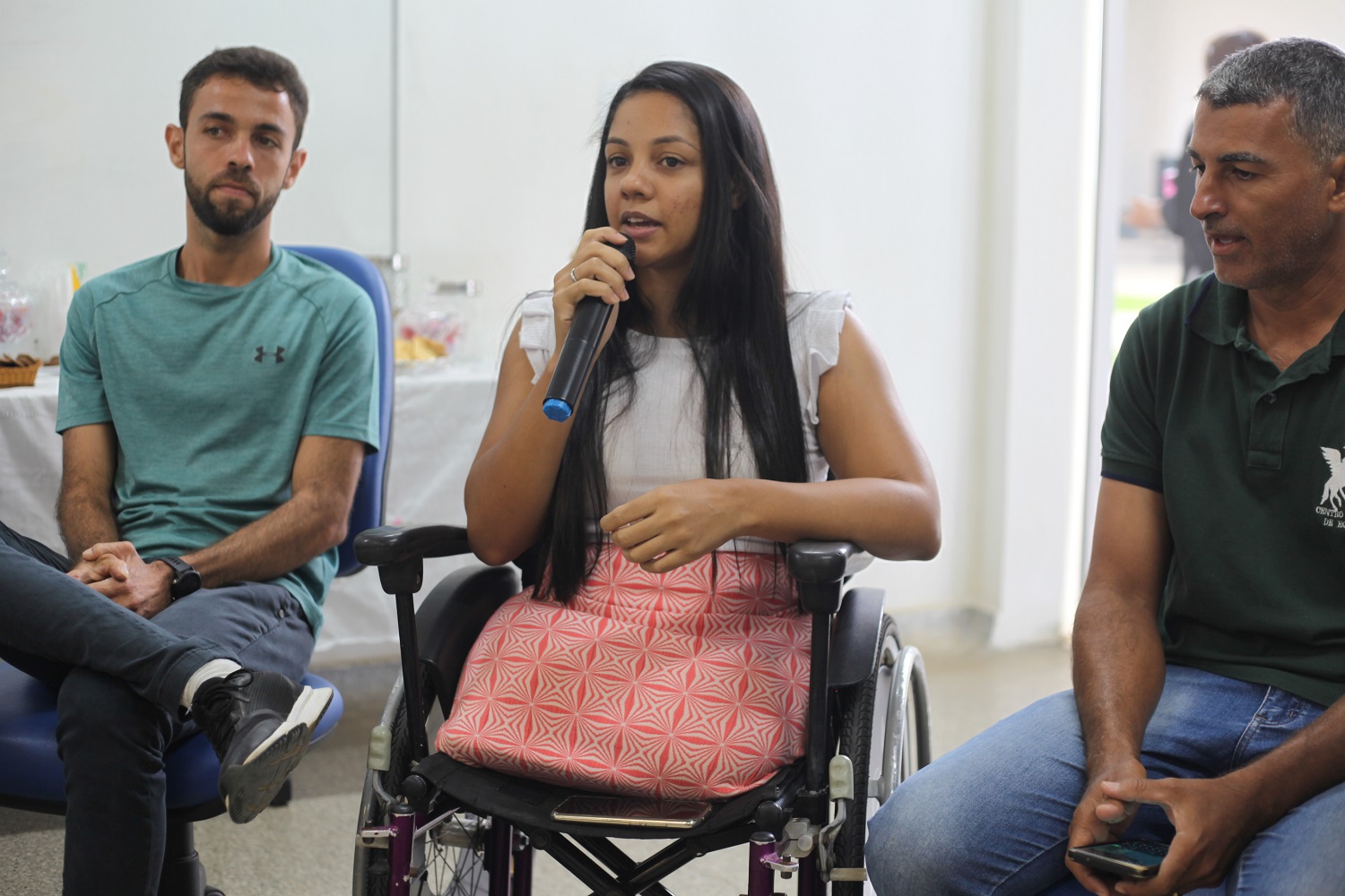 Discente de Odontologia, Raquel participou da mesa do evento.