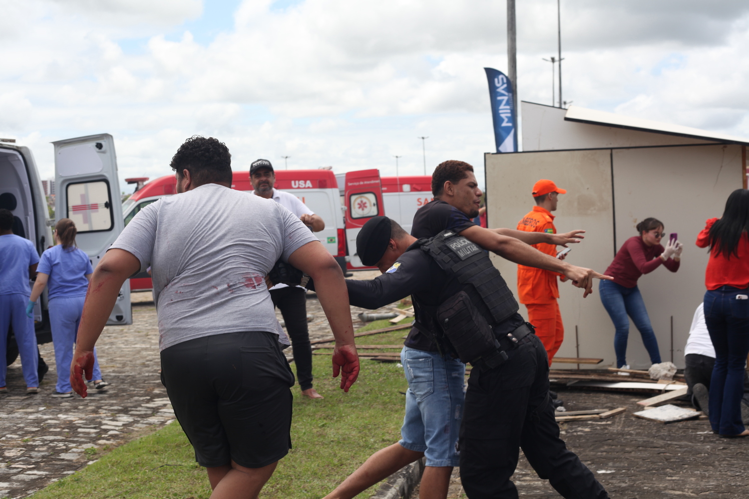 Grupo foi designado pela organização para atrapalhar a cena, em simulação realística. Foto: Clayton Fontes/Campus Lagarto