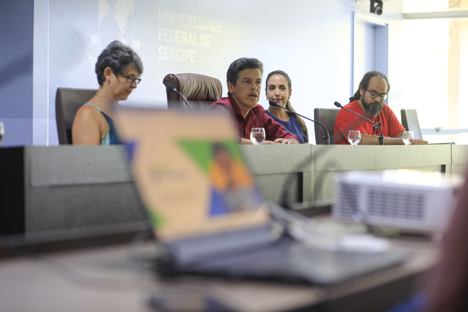 Vice-reitora Silvana Bretas e o reitor André Maurício participaram de audiência em São Cristóvão (Foto: Adilson Andrade/Ascom UFS)