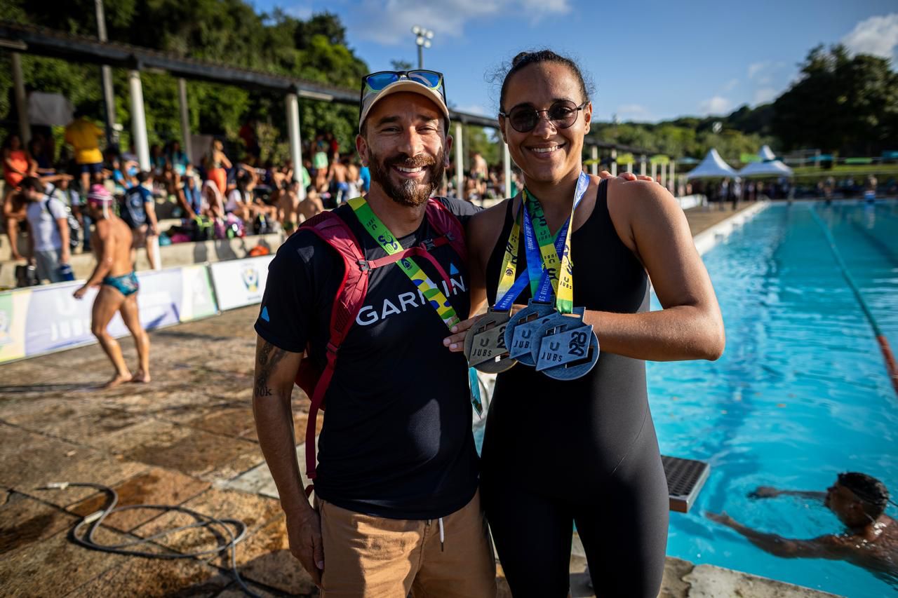 Raphael Souza, coordenador da Copre, e Ewellin Caitano Rodrigues, aluna medalhista da UFS (Fotos: arquivo pessoal)