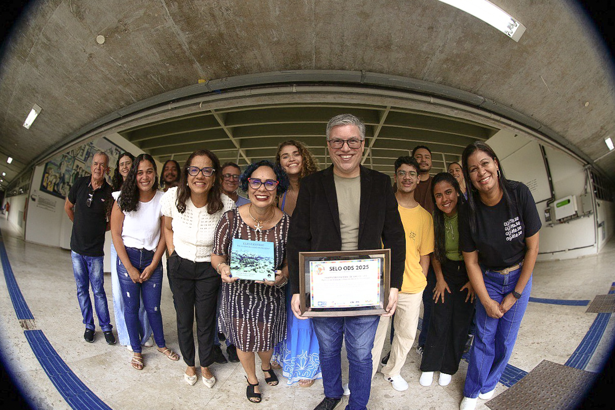 Equipe da Agitte, professores e alunos do Pibiti (Foto: Elisa Lemos/Ascom UFS)