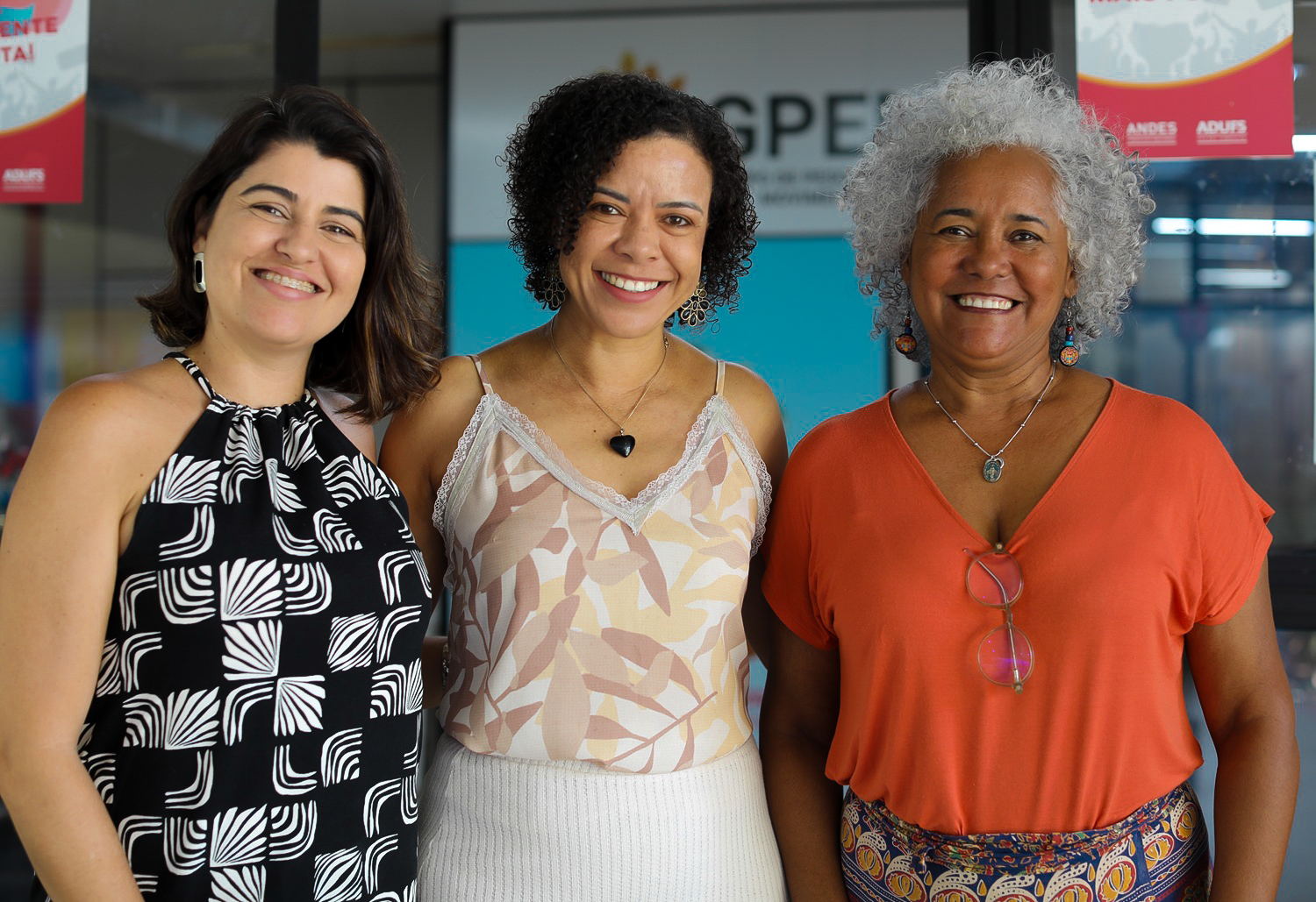 Organizadoras da formação: Manuella de Aragão Pires; Marta Élid e Gicélia Mendes da Silva (Foto: Janaína Cavalcante/Ascom UFS)