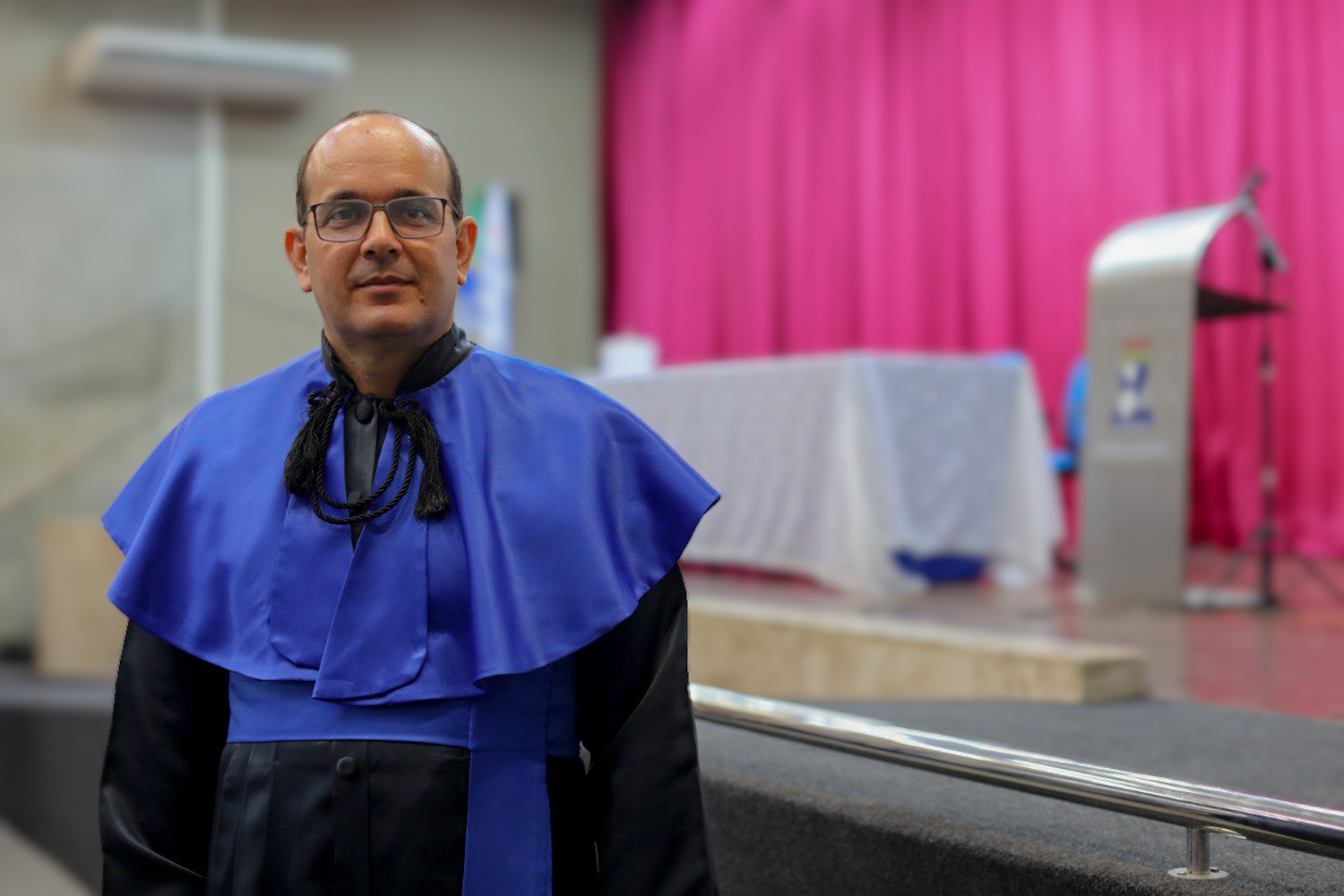 Diretor do CCAA/UFS e proponente da homenagem, professor Airon José da Silva (Foto: Elisa Lemos/Ascom UFS)